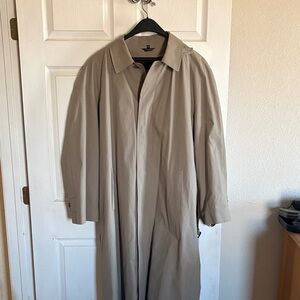 Jos. A. Bank Light Brown Trench Coat with full lining that will zip out